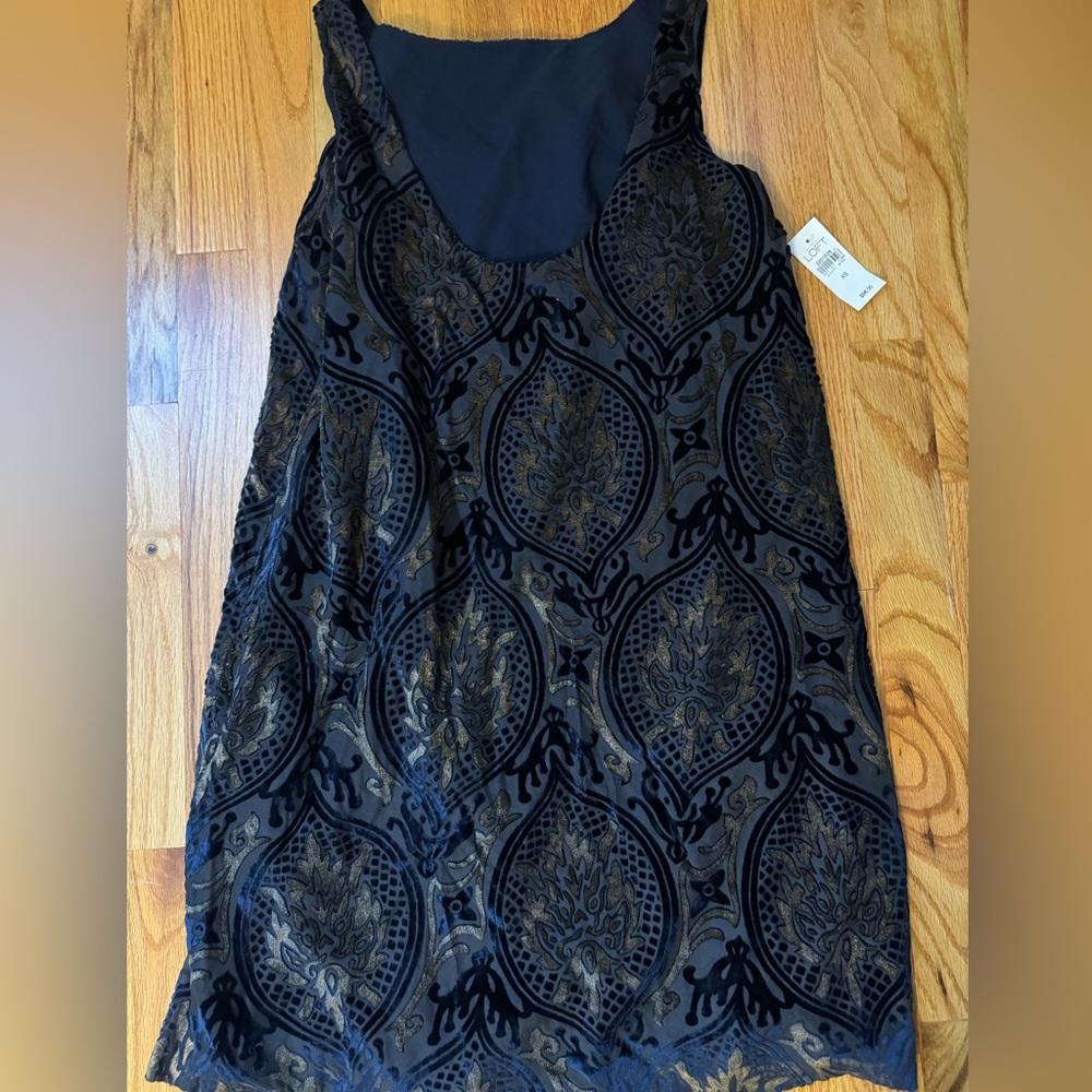 Ann Taylor Loft Black Print dress. new with tag. Scoop back. Soft, size x small